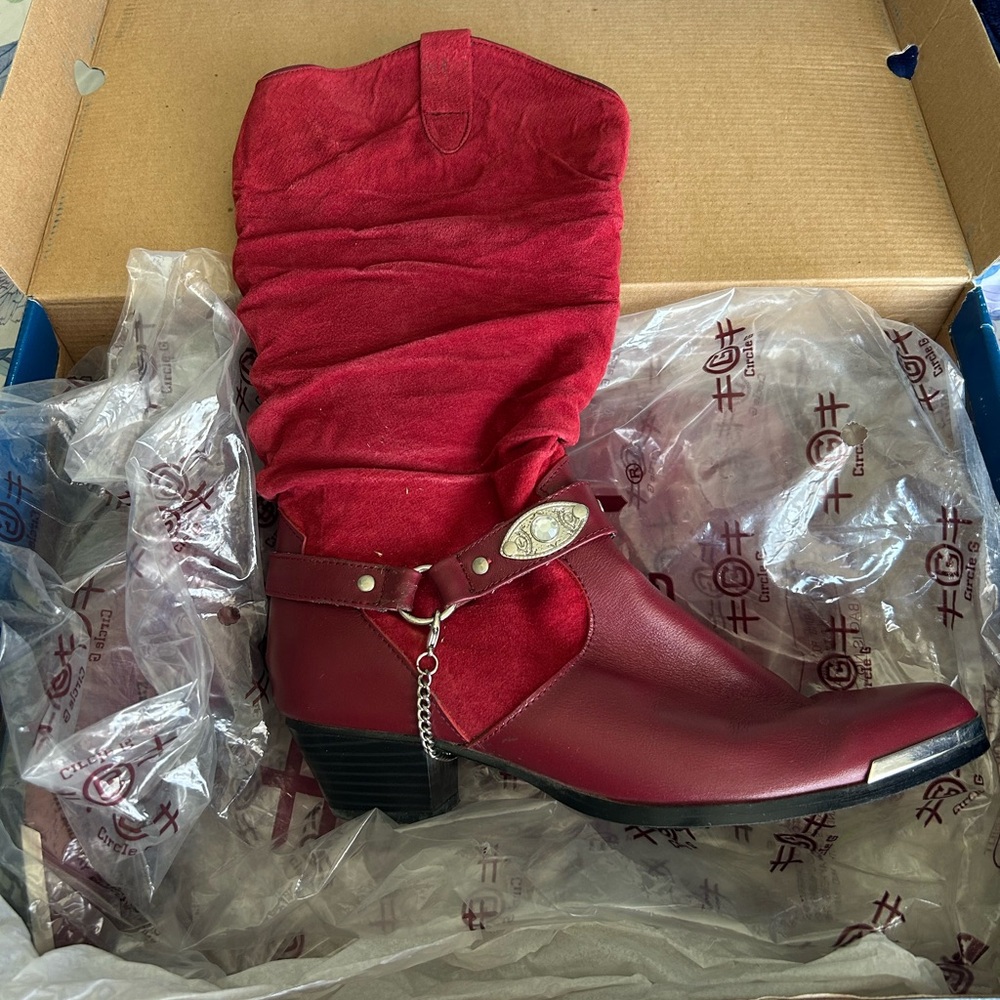 Women's Red Slouchy Western-Inspired Mid-Calf Heeled Boots - Picture 2 of 7